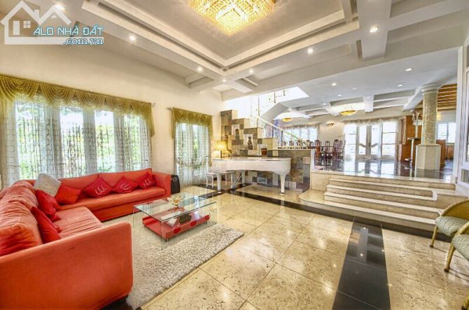 Siêu biệt thự 2 mặt tiền Nguyễn Văn Hưởng quận 2 - DT 17*44 - 3 tầng HĐ 400tr giá 259 tỷ. - 2