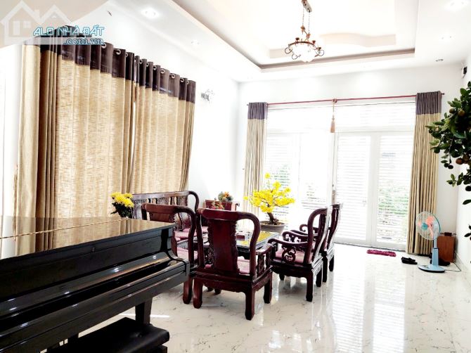 Bán Biệt Thự Lộ Góc Khu Vip Sân bay Tân Bình,150m2,Ngang Khủng 6.2m,3 Tầng,Hẻm5m,30tỷ. - 1