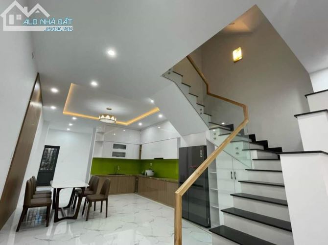 NHÀ 3 TẦNG 4PN MT NAM VIỆT Á GIÁ RẺ