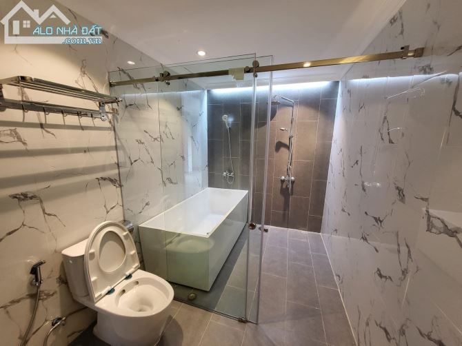 Bán tòa nhà phố Nguyên Hồng, Đống Đa, lô góc, kinh doanh đỉnh, ô tô tránh, giá 38 tỷ - 4