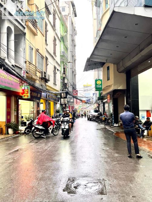 BÁN CCMN MỚI PHÁO ĐÀI LÁNG ĐỐNG ĐA 158M 9 TẦNG  32 PHÒNG DOANH THU 1,8 TỶ / NĂM. 45TỶ