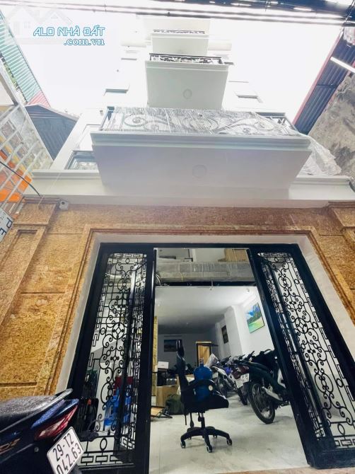 BÁN CCMN MỚI PHÁO ĐÀI LÁNG ĐỐNG ĐA 158M 9 TẦNG  32 PHÒNG DOANH THU 1,8 TỶ / NĂM. 45TỶ - 1