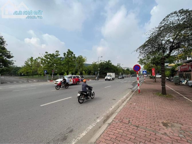 Bán gấp Siêu Phẩm Biệt Thự Mặt Phố Đỗ Đức Dục. DT 310m2 x 3 Tầng MT 12m. Thông tin chuẩn. - 2