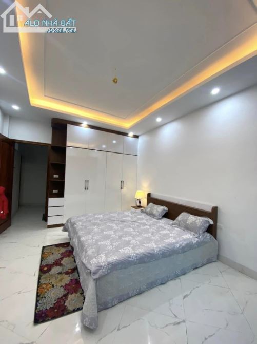 Mậu Lương 40m mt6m 5 tầng thang máy gần phố, ngõ to, di chuyển thuận tiện