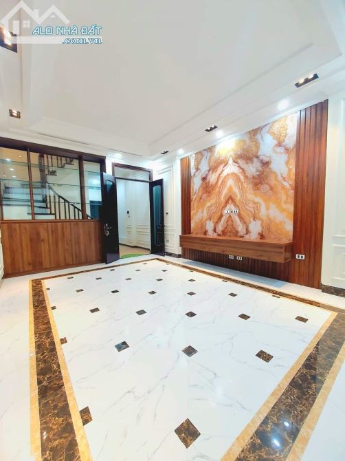 Mậu Lương 40m mt6m 5 tầng thang máy gần phố, ngõ to, di chuyển thuận tiện - 1