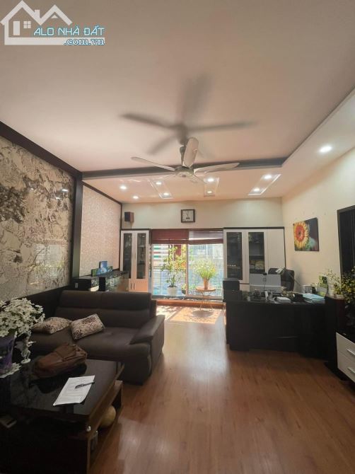 💥 Bán Tòa văn phòng Phố Nguyễn Khang, 80m2 7T Thang máy, MT 5m, Chỉ 22.8 Tỷ 💥 - 2