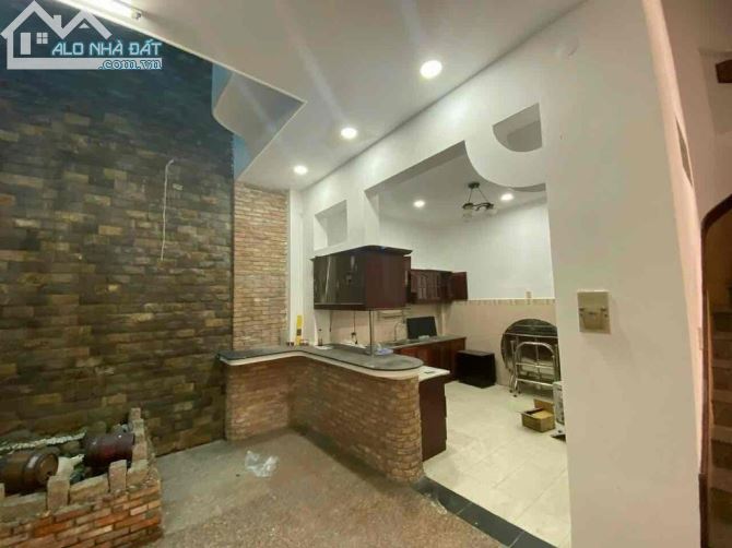 BIỆT THỰ 8MX15M 1 TRỆT 2 LẦU GARAGE XE HƠI MT ĐƯỜNG KHU BÊN SÔNG GIGAMALL