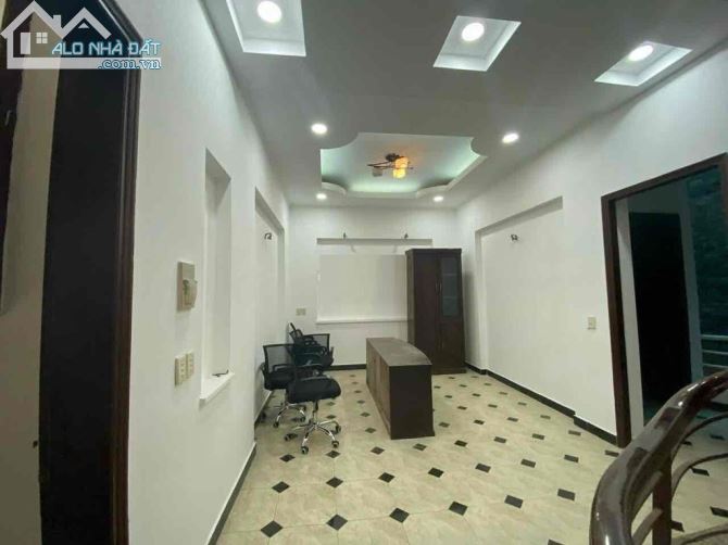 BIỆT THỰ 8MX15M 1 TRỆT 2 LẦU GARAGE XE HƠI MT ĐƯỜNG KHU BÊN SÔNG GIGAMALL - 1