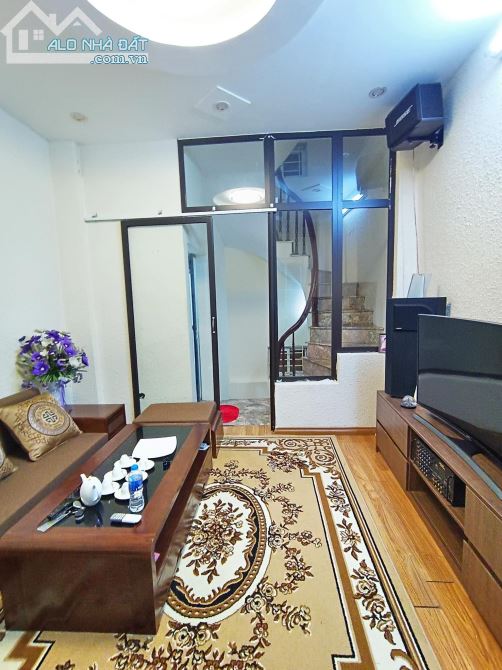 Bán nhà trung tâm đống đa, Văn Hương 25m,  5 tầng, mt 3.9m, chỉ 2.83 tỷ - 2