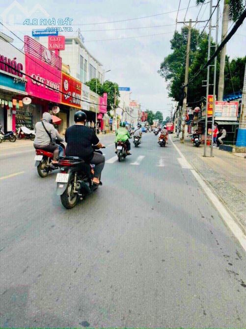 Cần bán gấp BIỆT THỰ LÔ GÓC Mặt đường 441  Q9,283m2, 2 tầng 26Tỷ.