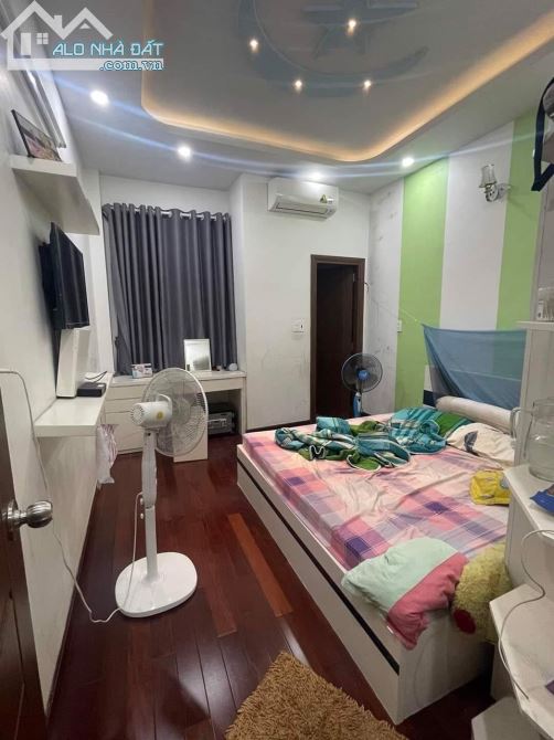 Cần bán gấp BIỆT THỰ LÔ GÓC Mặt đường 441  Q9,283m2, 2 tầng 26Tỷ. - 1