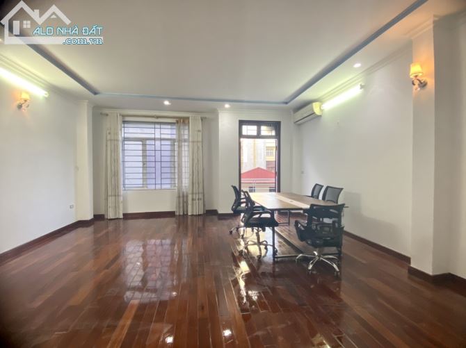 Nhà ngõ 241 Trần Quốc Hoàn 40m2 x 5T thông sàn, ô tô đỗ cửa đủ đồ, siêu rẻ
