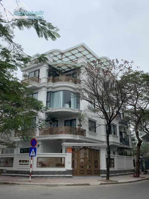Bán siêu Biệt Thự phố Trần Kim Xuyến, Cầu Giấy. Dt 203 m2, 6 tầng, Mt 15m. Đẳng cấp sống.