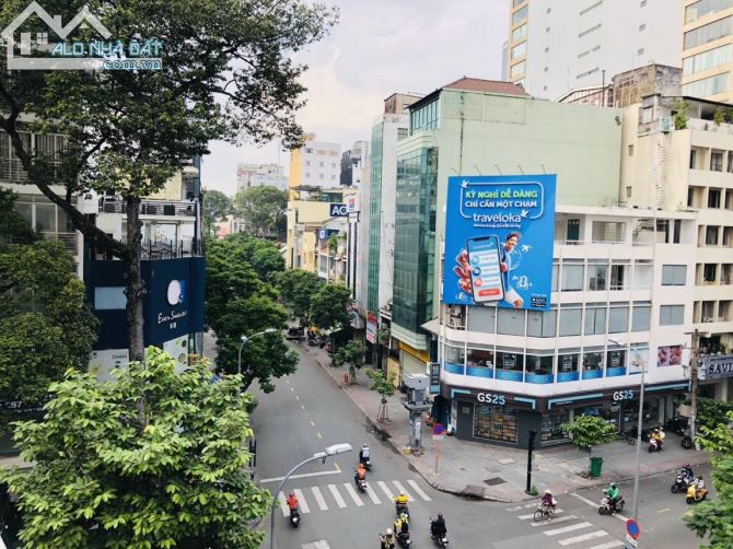 Bán nhà mặt tiền đường Trần Minh Quyền, Phường 11 Quận 10, trệt lửng 4 lầu sân thượng