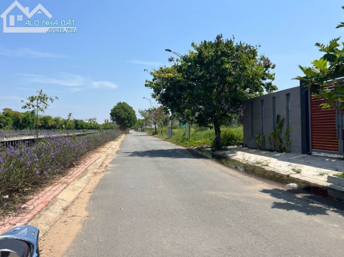 Bán Nhà Vườn - Ở Hoặc Kinh Doanh Quán Nhậu - View MT Bờ Sông 13m - 220m2 Giá 4ty750 - 2