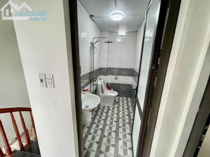 Siêu phẩm! Nhà mặt ngõ 48m2, lô góc- view hồ đẹp, ô tô đỗ cửa, có 1 0 2 - 5