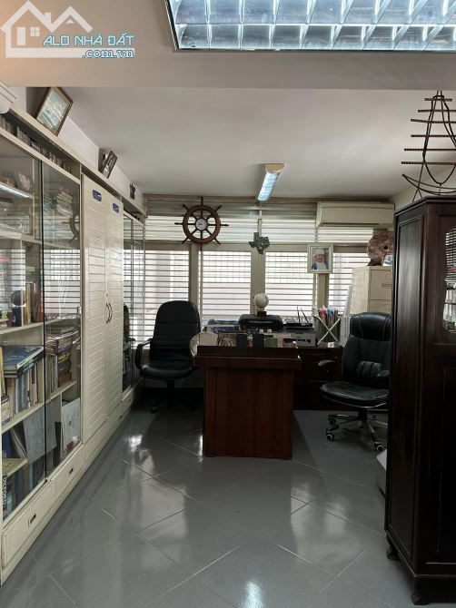 Bán nhà 3 tầng mặt tiền NGUYỄN THỊ HUỲNH, P.8, Phú Nhuận, 68m2. Giá 9.6 Tỷ - 1