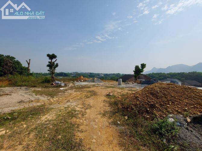 3.x TRIỆU 1M2! 1600M2 ĐẤT BÁM HỒ, BÁM ĐƯỜNG RỘNG 8M tại Cư Yên Lương Sơn - 1