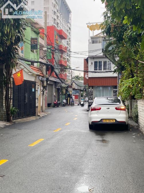 Bán nhà 3 tầng mặt tiền NGUYỄN THỊ HUỲNH, P.8, Phú Nhuận, 68m2. Giá 9.6 Tỷ - 2