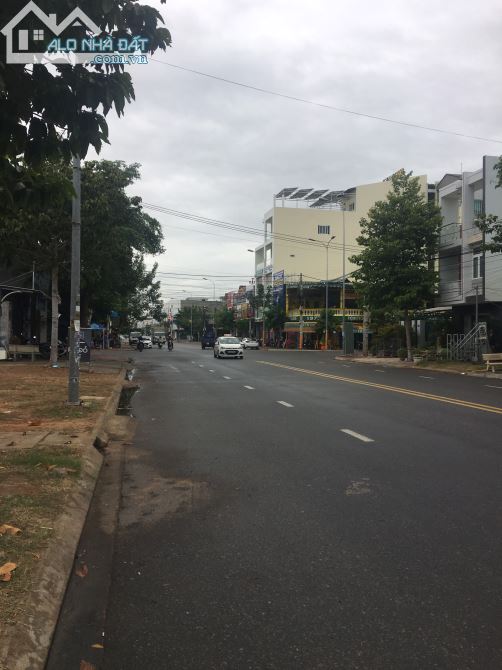 Cần tiền bán gấp đất mặt tiền Võ Văn Kiệt Gần Công viên Trung Tâm Phan Thiết - 2