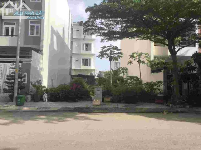 CẦN BÁN GẤP LÔ ĐẤT 200M2 NGAY ĐƯỜNG PHẠM HÙNG. GIÁ 69 TRIỆU/M2