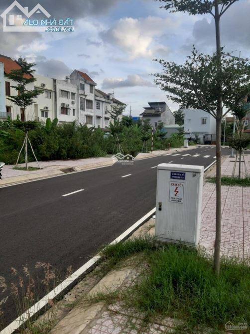 CẦN BÁN GẤP LÔ ĐẤT 200M2 NGAY ĐƯỜNG PHẠM HÙNG. GIÁ 69 TRIỆU/M2 - 1