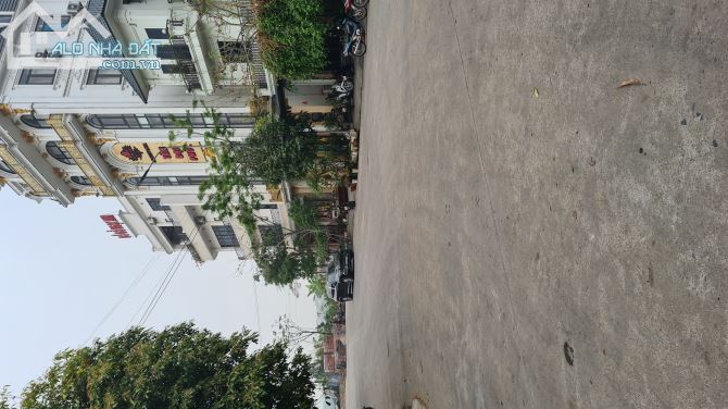 NHÀ ĐẸP TRONG MƠ 4T,đất phân lô 161m GẦN CV NGUYỄN VĂN CỪ, 3ÔTÔ TRÁNH chỉ 2.65 tỷ - 2