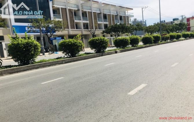 CẦN BÁN GẤP LÔ ĐẤT 200M2 NGAY ĐƯỜNG PHẠM HÙNG. GIÁ 69 TRIỆU/M2 - 3