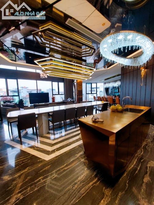 BÁN TOÀ NHÀ 9 TẦNG 200M2 LÔ GÓC - ĐẲNG CẤP NGÀN SAO - NGÔI NHÀ CỦA CÁC VỊ THẦN