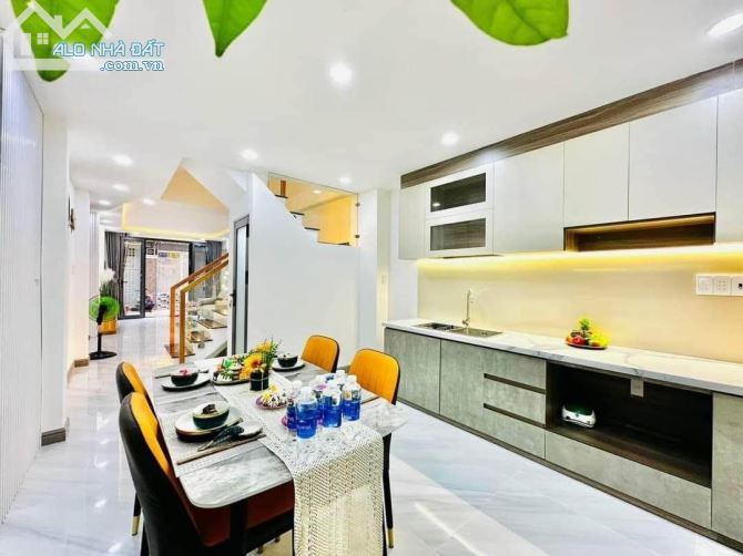 Đường Lê Đại Hành, Quận 11 GIÁ RẺ BÈO GẦN 70M2 NHỈNH 4 TỶ CHỈ CÓ 75TRM2 NGỘP GẤP