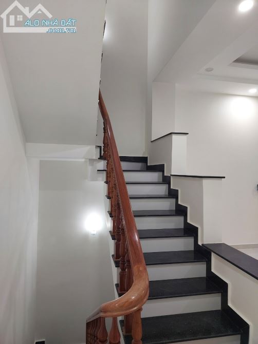 Bán căn nhà song lập Trịnh Hoài Đức, Đà Lạt 10 phòng 203m2 giá 10,9 tỷ - 1
