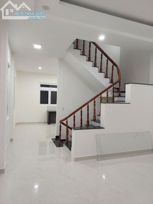 Bán căn nhà song lập Trịnh Hoài Đức, Đà Lạt 10 phòng 203m2 giá 10,9 tỷ - 2