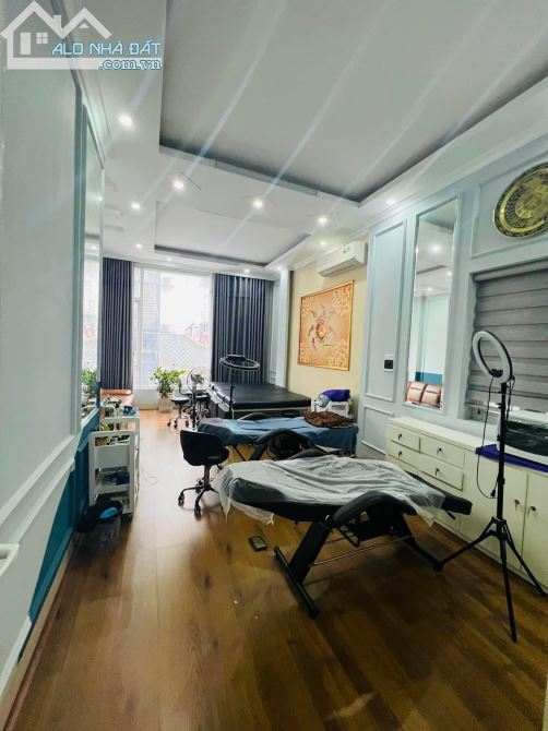 💥 Bán Nhà Mặt phố Nam Đồng, Xã Đàn, 71m2 5T MT 4.5m, Chỉ 27.5 Tỷ 💥 - 3