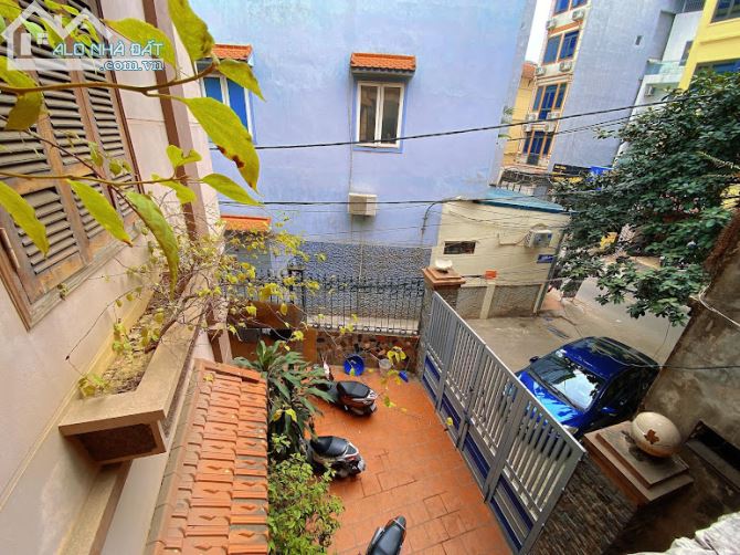 💥 Bán Biệt thự phố Ngọc Khánh, Ba Đình, Lô góc, Ô tô tránh, 140m2 2T, MT 14m, Chỉ 35 Tỷ