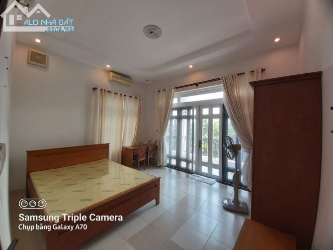 Nhà Biệt Thự, 3 Tầng, Đường số 10, dt: 260 m2, giá 33 tỷ, Phường Hiêp Bình Chánh, Thủ Đức. - 1