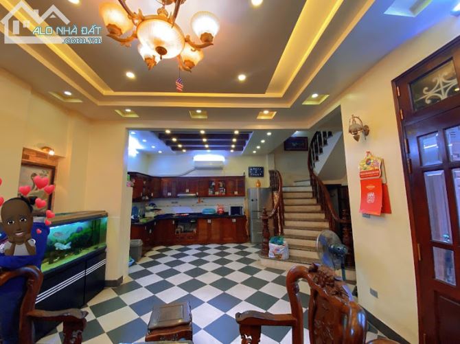 💥 Bán Biệt thự phố Ngọc Khánh, Ba Đình, Lô góc, Ô tô tránh, 140m2 2T, MT 14m, Chỉ 35 Tỷ - 2