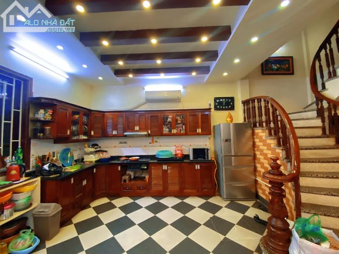 💥 Bán Biệt thự phố Ngọc Khánh, Ba Đình, Lô góc, Ô tô tránh, 140m2 2T, MT 14m, Chỉ 35 Tỷ - 3
