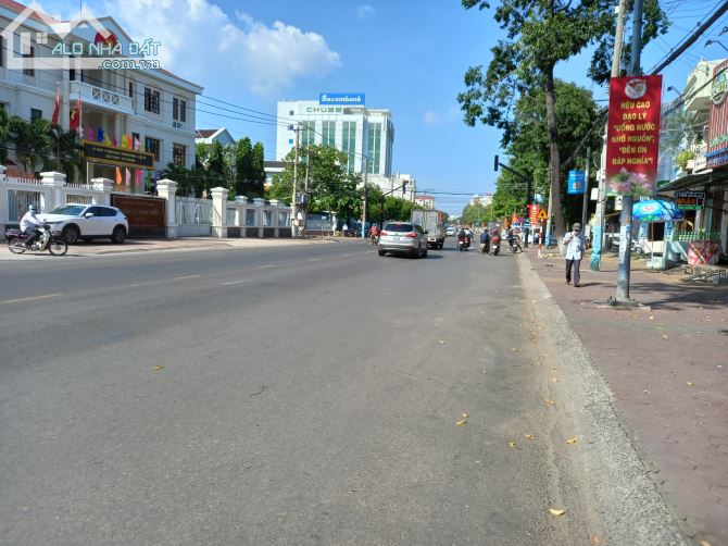 Giá rẻ nhất-Siêu Phẩm Vị Trí Kinh Doanh-Nhà 4 lầu-2 MT Trần Hưng Đạo-DT 104m2