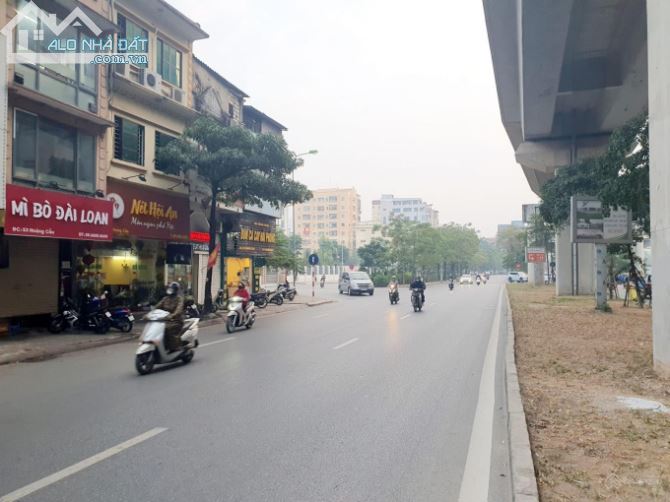 💥 Bán Nhà Mặt phố VIP Hoàng Cầu, Đống Đa, 98M2 C4, MT 6.5M, KD đắc địa, Chỉ 39 Tỷ 💥