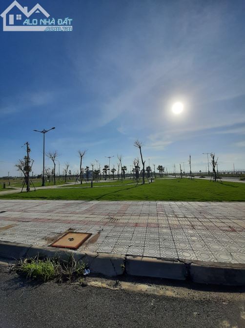 Chính chủ cần bán đất biệt thự view sông, view vườn hoa - Nam Thành Trung - 2