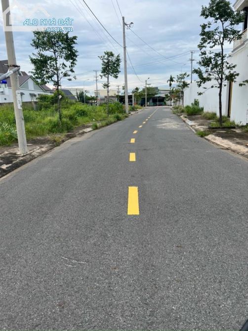 Cần bán gấp đất ở đô thị(ODT) Quốc Lộ 50 Thị trấn Cần Đước nằm liền kề Quán Cafe 8 Nghiêm