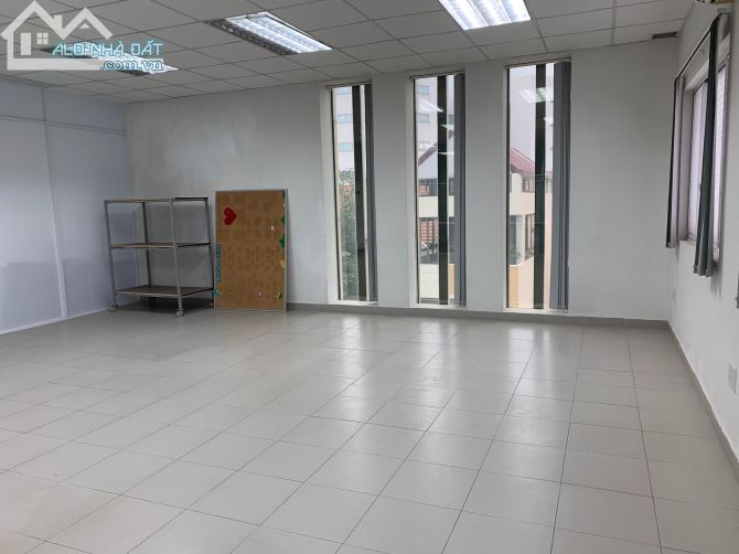 Cho Thuê Văn Phòng Quận Phú Nhuận, Khu PQXL, 200m2, View Kính Thoáng