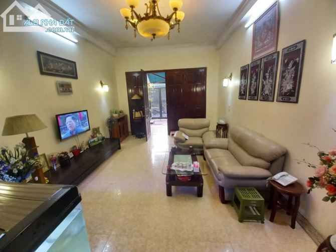 Bán Nhà Đường La Thành Đống Đa, 88m 5T thang máy, SĐCC. Giá 19 tỷ.