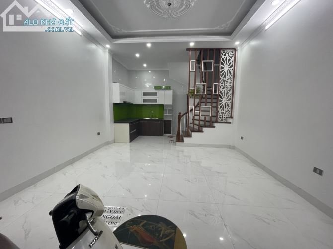 MẶT NGÕ KINH DOANH VÕNG THỊ, GẦN HỒ, NGÕ THÔNG, SỔ VUÔNG, 32M2, 4T, MT4,6M GIÁ 13 TỶ