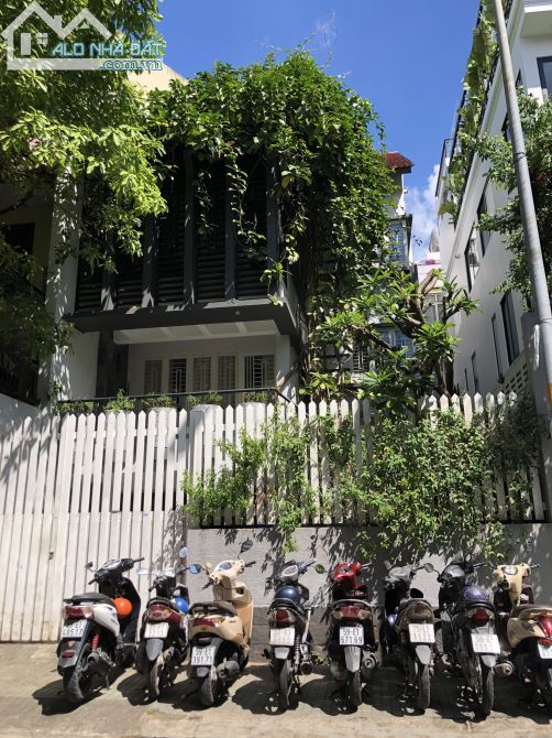 CẦN BÁN BIỆT THỰ HOA MAI, P2, PHÚ NHUẬN 8X18M 3 TẦNG GIÁ CHỈ 46 TỶ