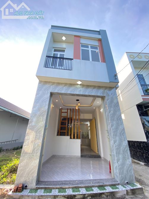 Bán 2 nhà mới xây, 2 mặt tiền,đường Âu Cơ, TP.Quy Nhơn giá chỉ 1tỷ300