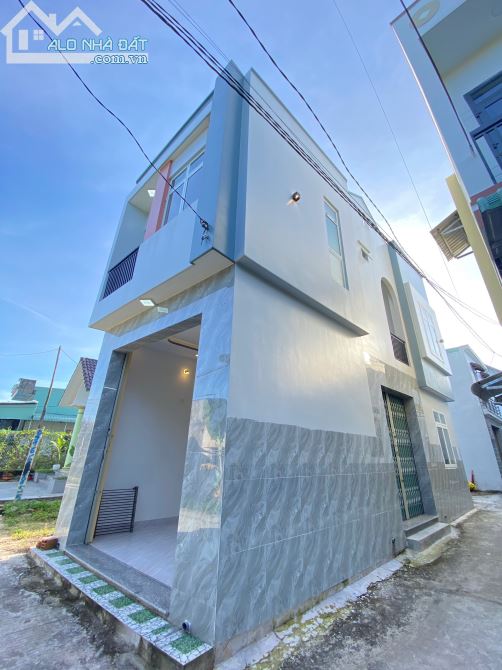 Bán 2 nhà mới xây, 2 mặt tiền,đường Âu Cơ, TP.Quy Nhơn giá chỉ 1tỷ300 - 1