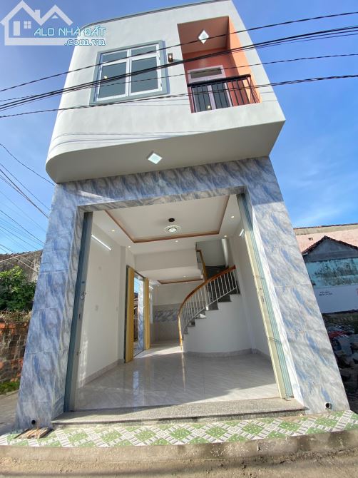 Bán 2 nhà mới xây, 2 mặt tiền,đường Âu Cơ, TP.Quy Nhơn giá chỉ 1tỷ300 - 3