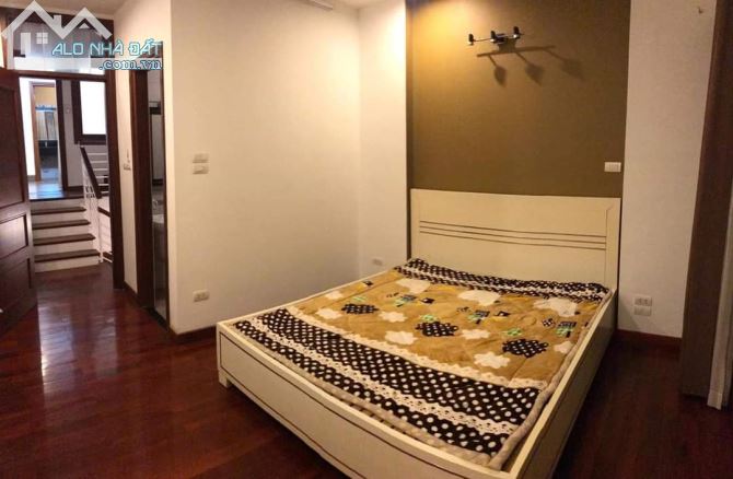 DOANH THU NHỈNH 2 TỶ/NĂM. BÁN CHUNG CƯ 8 TẦNG , 32 PHÒNG, PHỐ GIANG VĂN MINH, 220M, 46 TỶ - 2