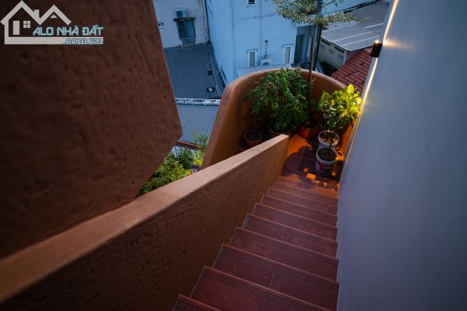 NHÀ HẦM 4 LẦU - KHU ĐỆ NHẤT HOÀNG VIỆT (7,8x16m) HĐT 60TR. GIÁ 28 TỶ - 2